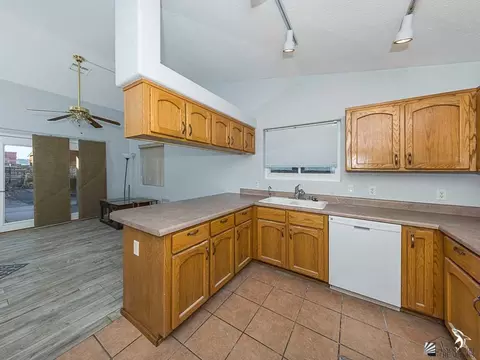 Kitchen - 13852 E 52 Dr, Yuma, AZ 85367 photo 2 of 3