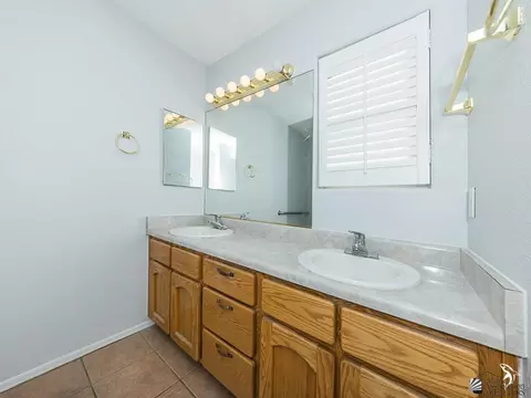 Bath - 13852 E 52 Dr, Yuma, AZ 85367 photo 2 of 2
