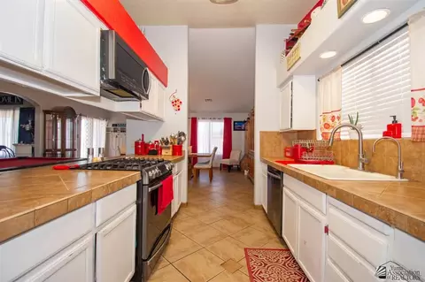 Kitchen - 7175 E 26 St, Yuma, AZ 85365 photo 6 of 6