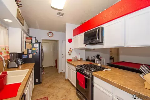 Kitchen - 7175 E 26 St, Yuma, AZ 85365 photo 3 of 6