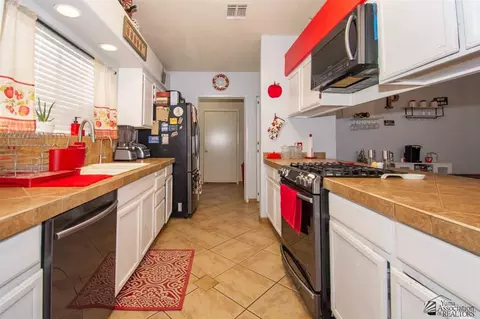 Kitchen - 7175 E 26 St, Yuma, AZ 85365 photo 4 of 6