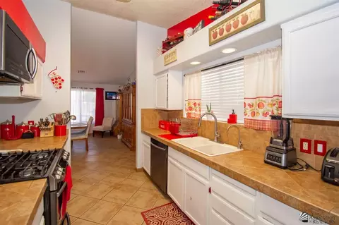 Kitchen - 7175 E 26 St, Yuma, AZ 85365 photo 2 of 6