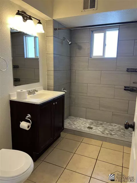 Bath - 925 E 25 St, Yuma, AZ 85365 photo 1 of 1