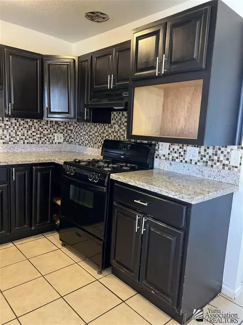 Kitchen - 925 E 25 St, Yuma, AZ 85365 photo 2 of 3