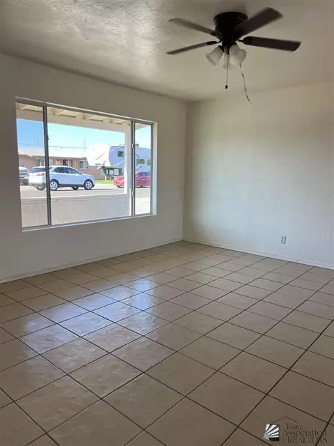 Living - 925 E 25 St, Yuma, AZ 85365 photo 2 of 2