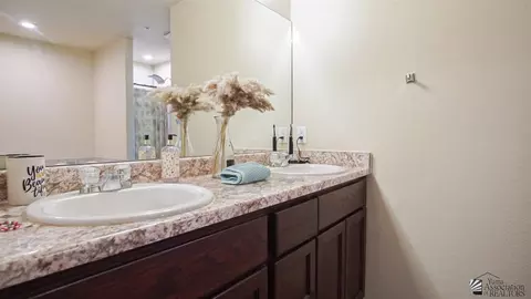 Bath - 7306 E 38 Ln, Yuma, AZ 85365 photo 3 of 5