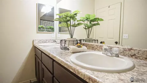 Bath - 7306 E 38 Ln, Yuma, AZ 85365 photo 4 of 5