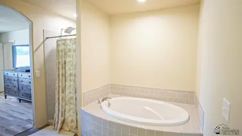 Bath - 7306 E 38 Ln, Yuma, AZ 85365 photo 2 of 5