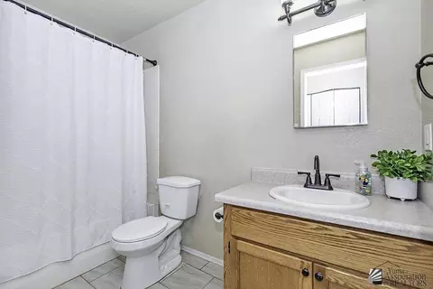 Bath - 6353 E 44th Pl, Yuma, AZ 85365 photo 2 of 3