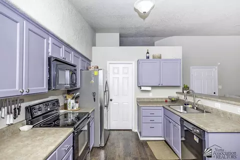 Kitchen - 6353 E 44th Pl, Yuma, AZ 85365 photo 2 of 4