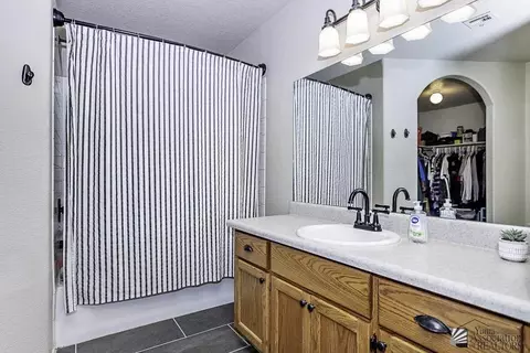 Bath - 6353 E 44th Pl, Yuma, AZ 85365 photo 1 of 3