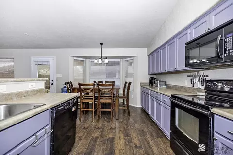 Kitchen - 6353 E 44th Pl, Yuma, AZ 85365 photo 3 of 4