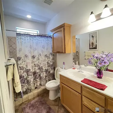 Bath - 5453 E 33 Pl, Yuma, AZ 85365 photo 2 of 2