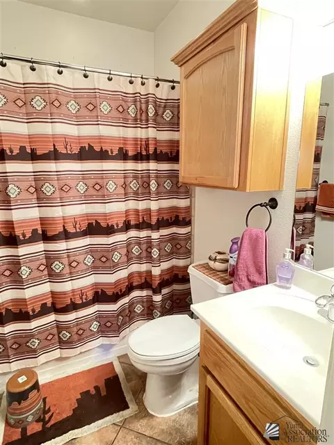 Bath - 5453 E 33 Pl, Yuma, AZ 85365 photo 1 of 2