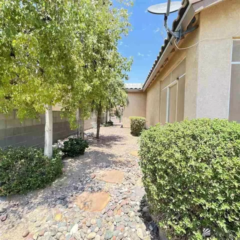 Exterior - 5453 E 33 Pl, Yuma, AZ 85365 photo 5 of 7