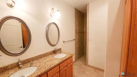 Bath - 14871 E 49 Dr, Yuma, AZ 85367 photo 2 of 5