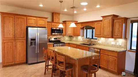 Kitchen - 14871 E 49 Dr, Yuma, AZ 85367 photo 3 of 4