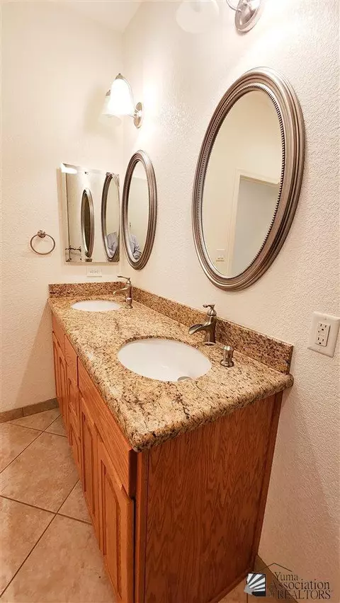 Bath - 14871 E 49 Dr, Yuma, AZ 85367 photo 3 of 5