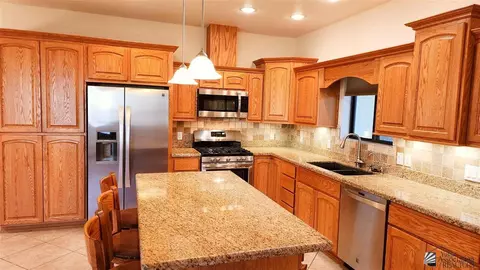 Kitchen - 14871 E 49 Dr, Yuma, AZ 85367 photo 2 of 4