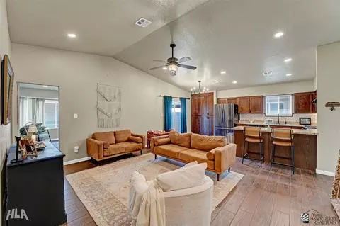 Living - 7094 E 36 Pl, Yuma, AZ 85365 photo 3 of 3