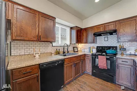 Kitchen - 7094 E 36 Pl, Yuma, AZ 85365 photo 2 of 2