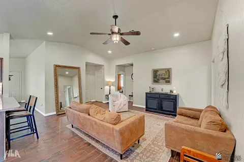 Living - 7094 E 36 Pl, Yuma, AZ 85365 photo 2 of 3