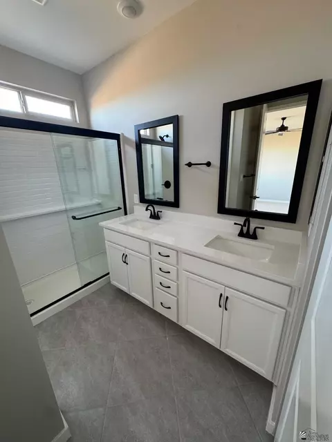 Bath - 7574 E 35 Pl, Yuma, AZ 85365 photo 2 of 2
