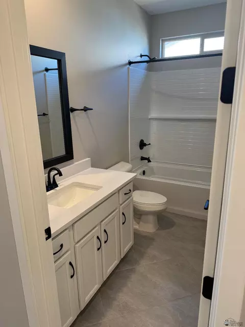Bath - 7574 E 35 Pl, Yuma, AZ 85365 photo 1 of 2