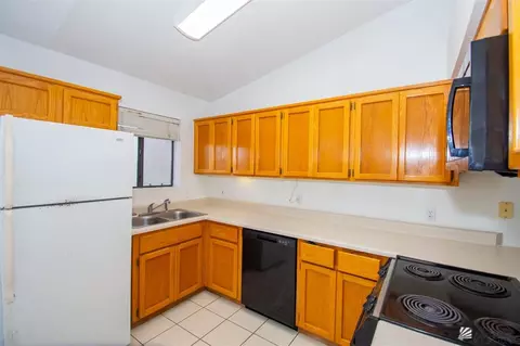 Kitchen - 2183 E 27 Ln, Yuma, AZ 85365 photo 2 of 4