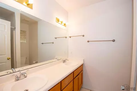 Bath - 2183 E 27 Ln, Yuma, AZ 85365 photo 1 of 2