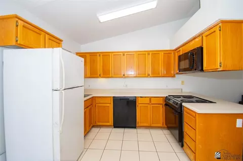 Kitchen - 2183 E 27 Ln, Yuma, AZ 85365 photo 4 of 4