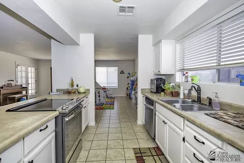 Kitchen - 6213 E 43 St, Yuma, AZ 85365 photo 2 of 2