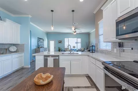 Kitchen - 14655 E 46 Loop, Yuma, AZ 85367 photo 2 of 2