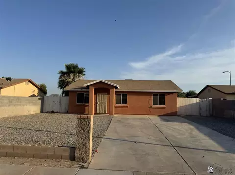 143 E Los Montes, San Luis, AZ 85349