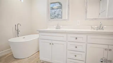 Bath - 7905 E 34 Ln, Yuma, AZ 85365 photo 4 of 6