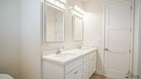 Bath - 7905 E 34 Ln, Yuma, AZ 85365 photo 3 of 6