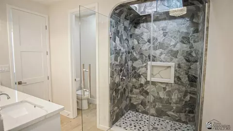 Bath - 7905 E 34 Ln, Yuma, AZ 85365 photo 5 of 6