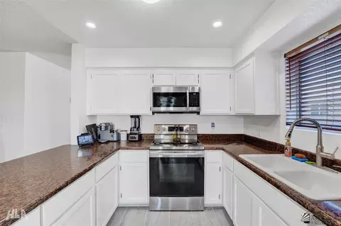 Kitchen - 6004 E 44 St, Yuma, AZ 85365 photo 1 of 5