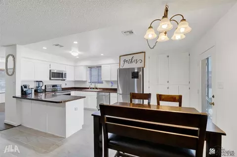 Kitchen - 6004 E 44 St, Yuma, AZ 85365 photo 4 of 5