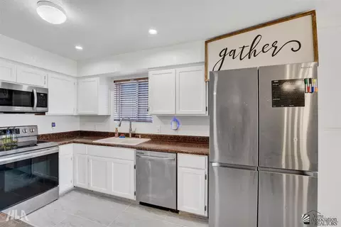 Kitchen - 6004 E 44 St, Yuma, AZ 85365 photo 2 of 5