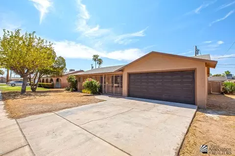 631 E Robin Ln, Yuma, AZ 85365 photo 2