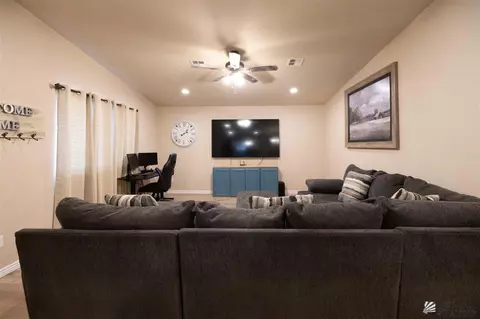 Living - 10128 E 33 Pl, Yuma, AZ 85365 photo 2 of 2
