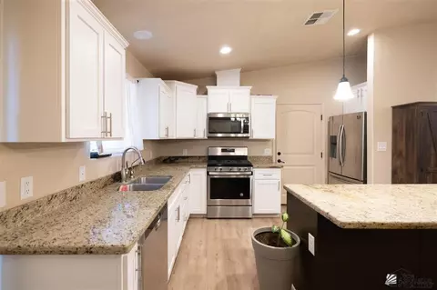 Kitchen - 10128 E 33 Pl, Yuma, AZ 85365 photo 1 of 2