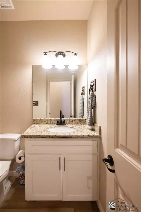 Bath - 10128 E 33 Pl, Yuma, AZ 85365 photo 1 of 3