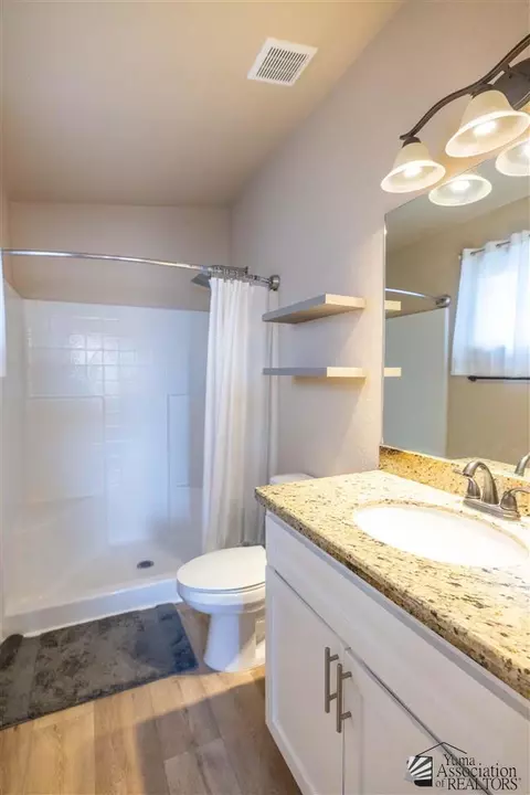 Bath - 10128 E 33 Pl, Yuma, AZ 85365 photo 3 of 3