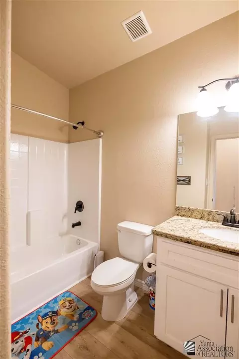 Bath - 10128 E 33 Pl, Yuma, AZ 85365 photo 2 of 3