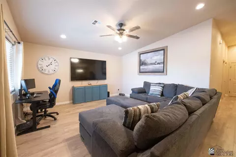 Living - 10128 E 33 Pl, Yuma, AZ 85365 photo 1 of 2