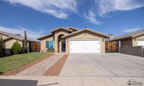 937 S 47 Dr, Yuma, AZ 85364