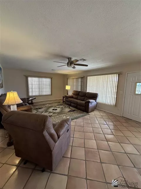Living - 13890 E 49 Ln, Yuma, AZ 85367 photo 2 of 3