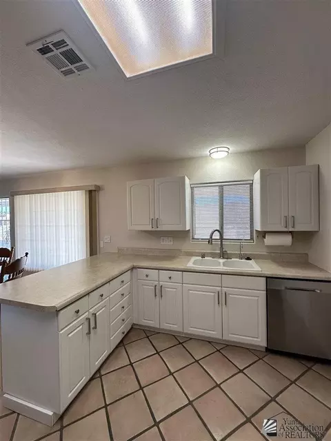 Kitchen - 13890 E 49 Ln, Yuma, AZ 85367 photo 2 of 6